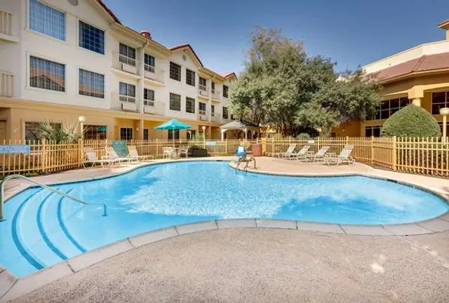La Quinta Inn & Suites by Wyndham Dallas - Addison Galleria