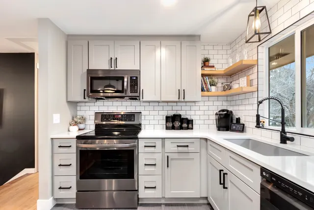 Blue Valley Cabinets Inc