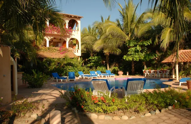 Casa de la Sirena, Beachfront Vacation Villas-Bunglows
