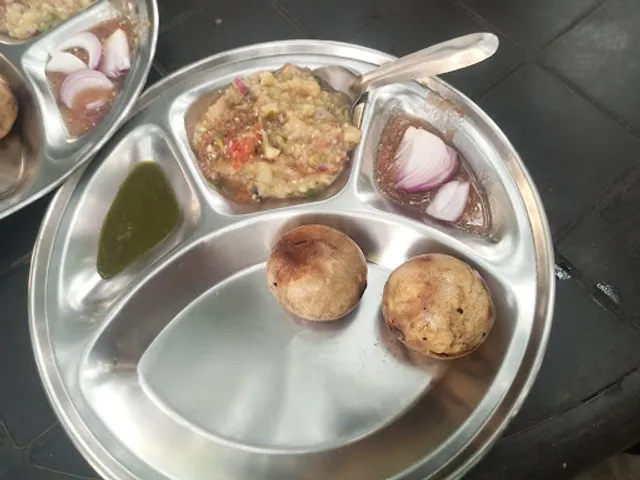 Ravi & B Food Corner