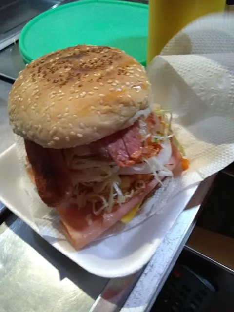 Hamburguesas y hotdogs el amigo