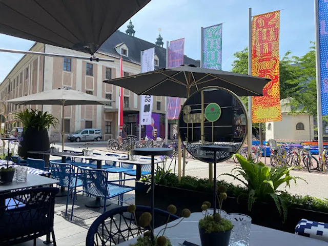 nuba - bar with kitchen