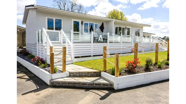 Tingdene Broadlands Park & Marina