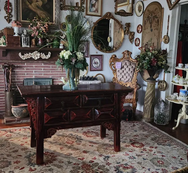 Legendary Loot Gaming / Troy Antiques & Collectibles