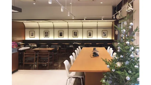 Ueshima Coffee House - Yokohama Kitasaiwai