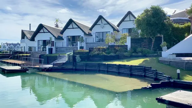 CANAL GUEST HOUSE - `Luxury Waterfront Accommodation St Francis Bay