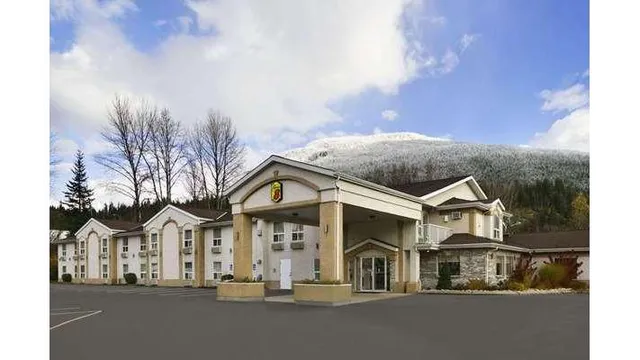 Super 8 by Wyndham Revelstoke BC
