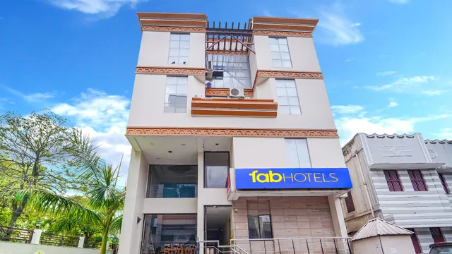 FabHotel ESS Paradise