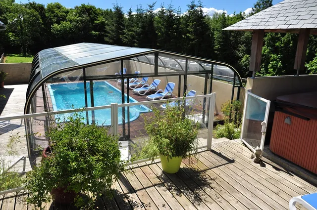 Gîtes de Lopéau; piscine couverte et spa en extérieur, Finistère, Bretagne