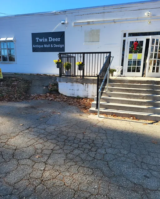 Twin Deer Antique Mall & Design