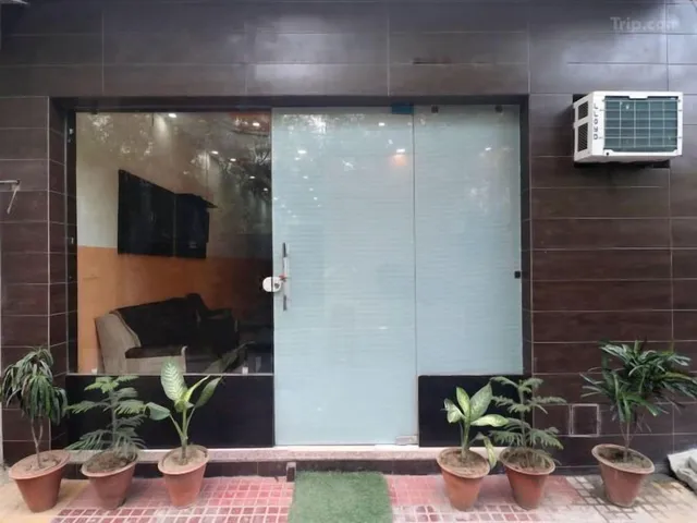 OYO 16693 Hotel Omni