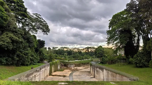 Holland Green Linear Park