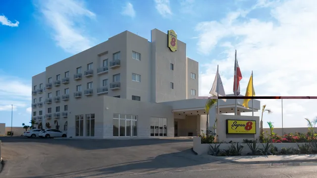 Super 8 By Wyndham Manzanillo