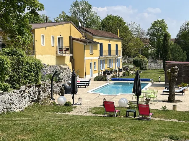 Chenevières d'en Haut : Gîte et Chambres d'Hôtes de Charme avec Piscine en Bourgogne, Yonne