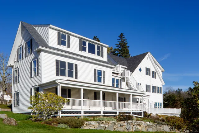 East Wind Inn & Suites