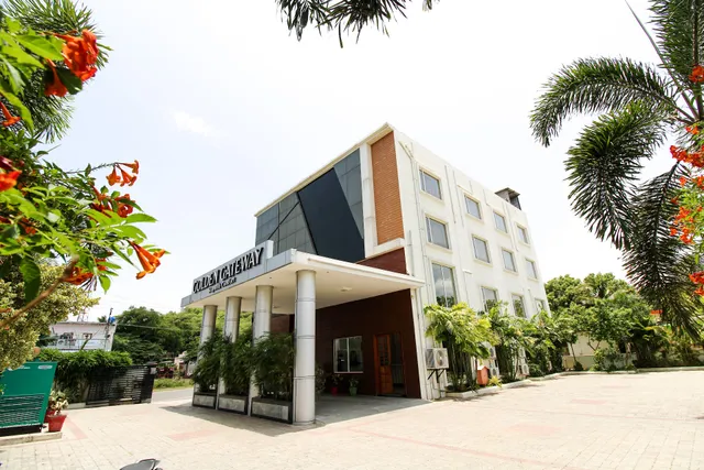 Golden Gateway ( Stay with Comfort )