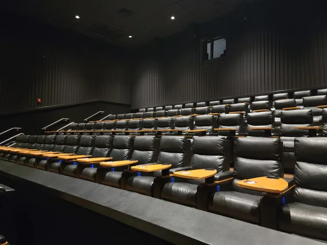 Regal Cinebarre Palace Station