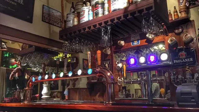 Holzhacker Restaurant y Cervecería Alemana