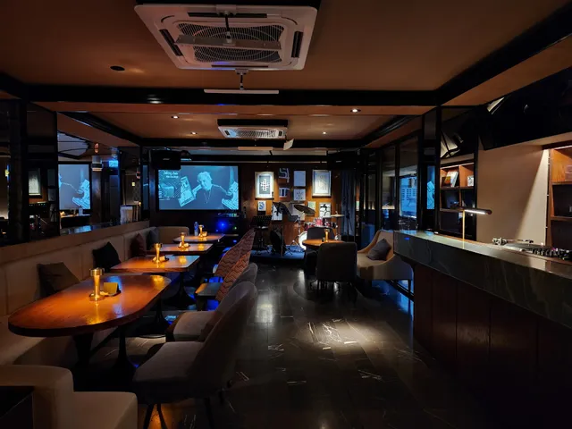 Long Play Music & Bar