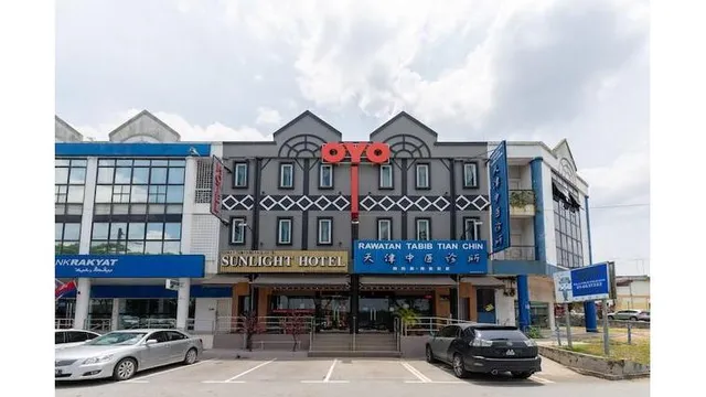 OYO 429 Sunlight Hotel