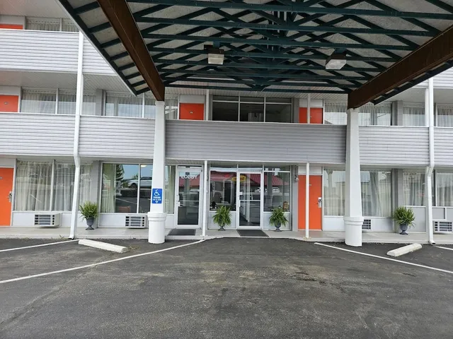 The Retro Hotel-OLD LISTING / PRE-RENOVATION