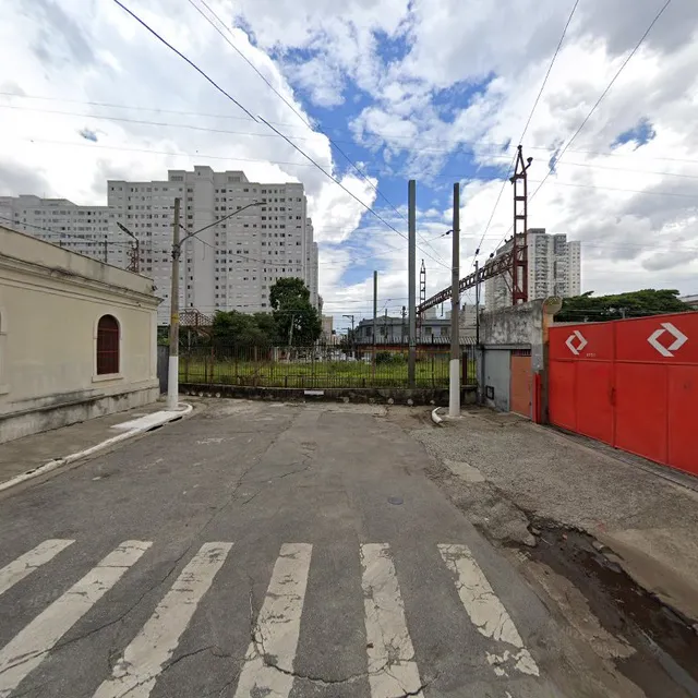 CONSTRUAM UMA PASSARELA AQUI