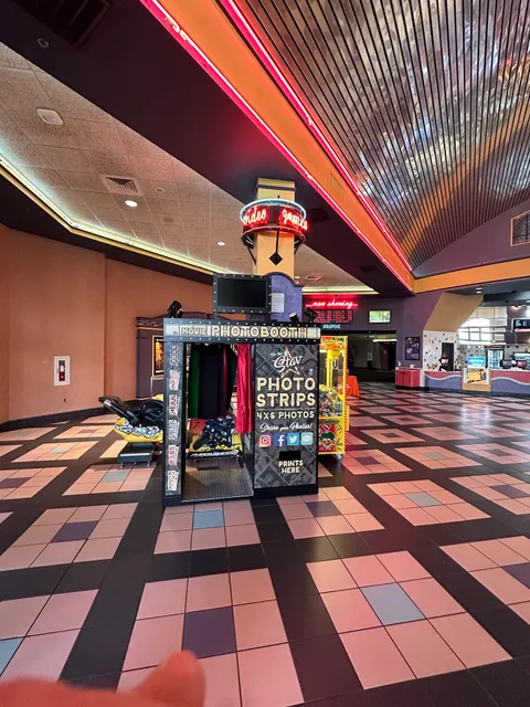 Regal Hollywood - Greenville