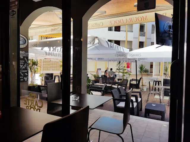 Alfredo's Café by Moura Doce