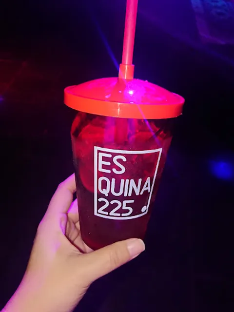 Esquina 225