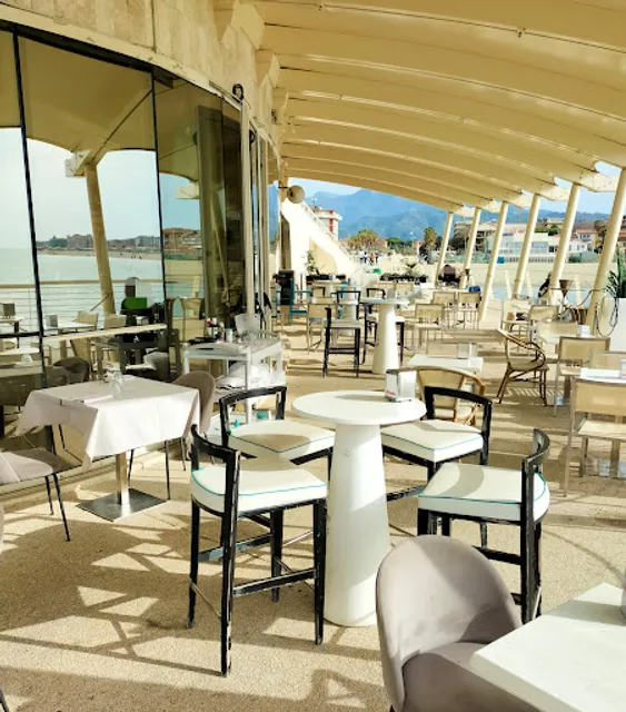 Il Pontile sul Mare Food & Drink