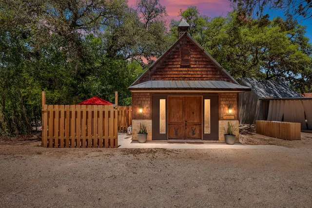 Hidden Hill Stays & Venue