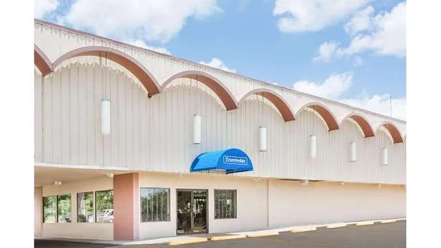 Travelodge by Wyndham Shreveport LA