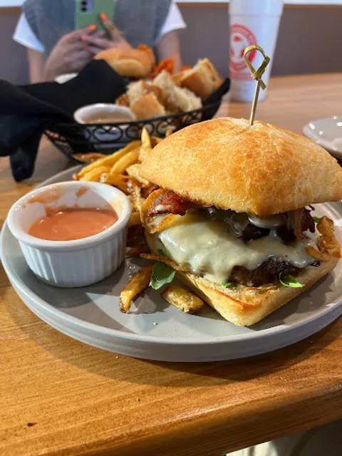 Ednas Market & Grille - Lehi