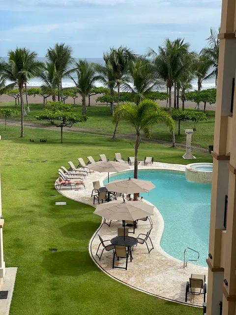 Tres Regalos Condominium Beach Club