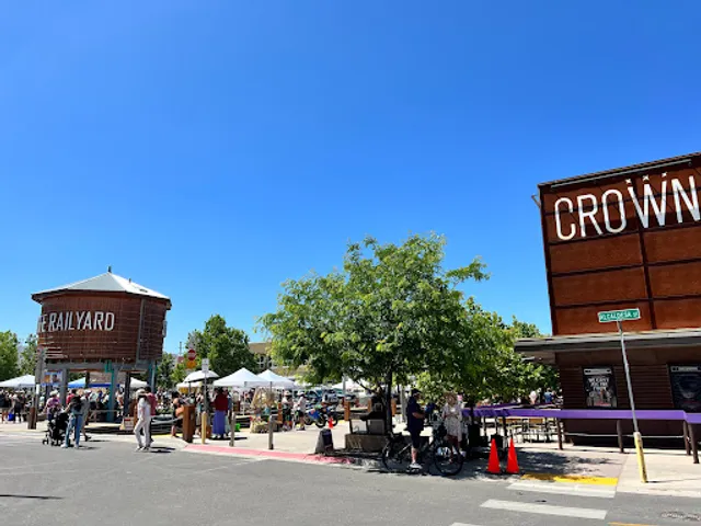La Lecheria Railyard