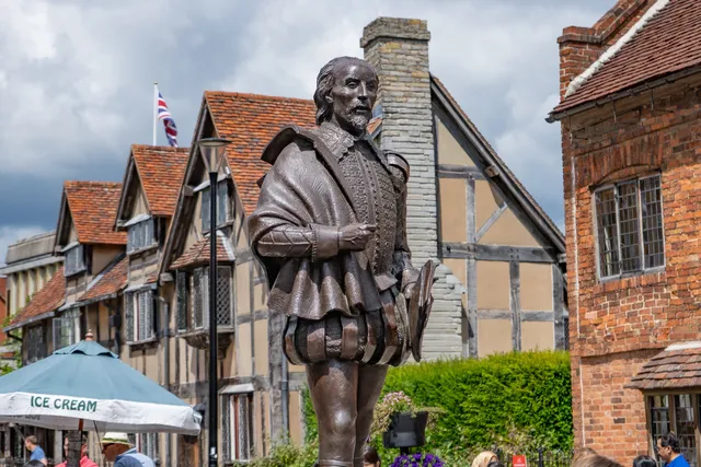 Statue Of Shakespeare Stratford-upon-Avon