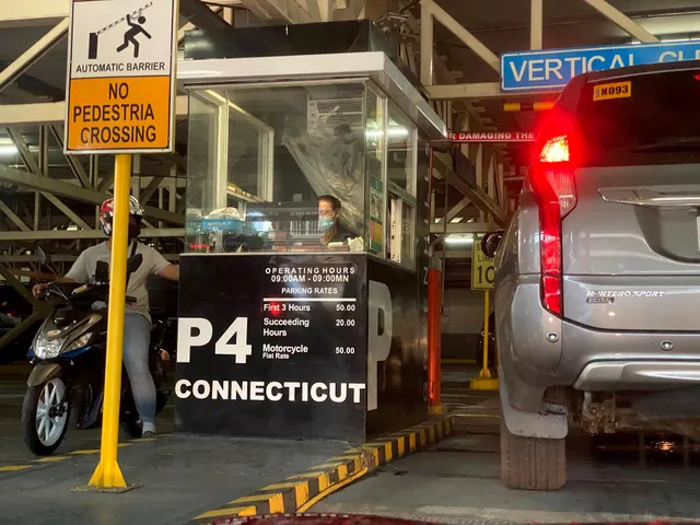 Connecticut Arcade - Greenhills Shopping Center