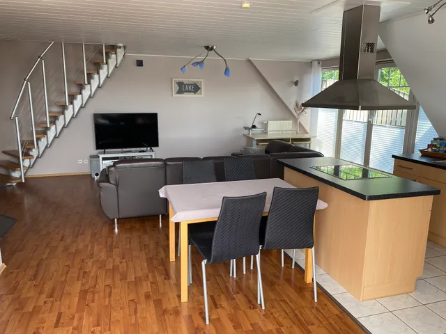 Moderne Maisonette-Wohnung am Karpfenteich; modern Apartment with view of the carp pond