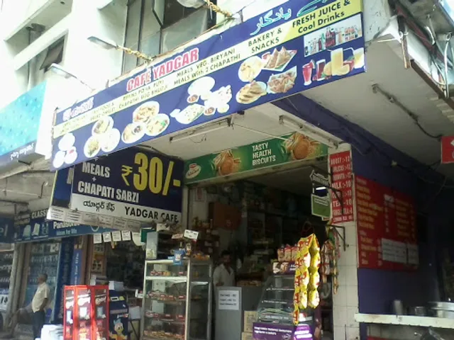 Cafe Yadgar & Bakery