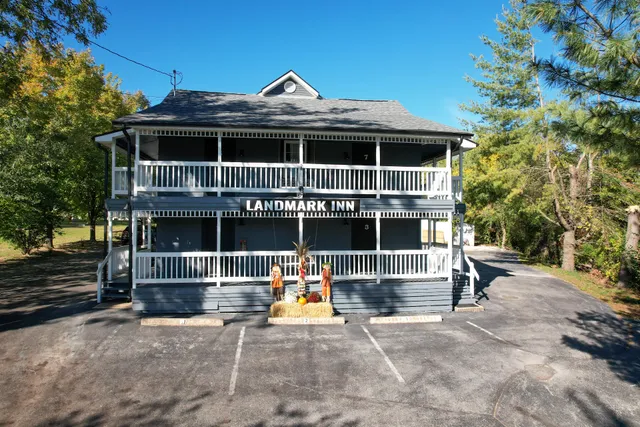 Landmark Inn