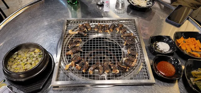 꼬물 산곰장어 전문점