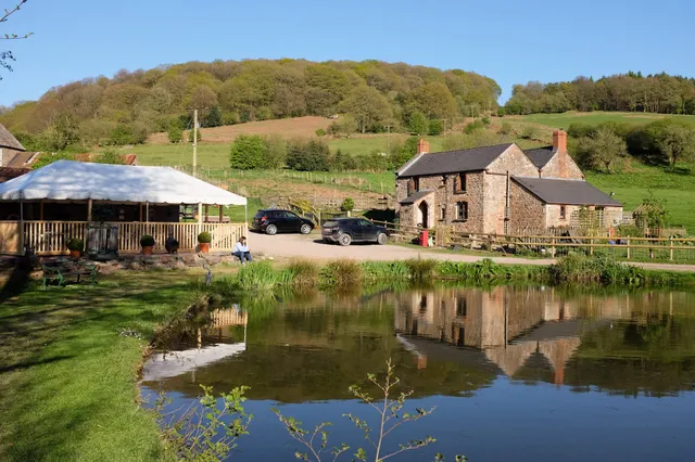 Broadstone Park Camping and Fishery