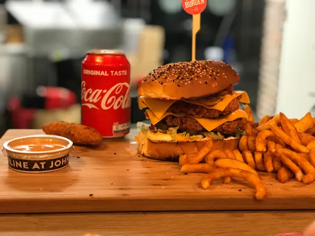 Johnny's Burger & O'Tacos