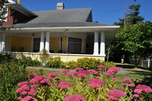 George Johnson House B & B