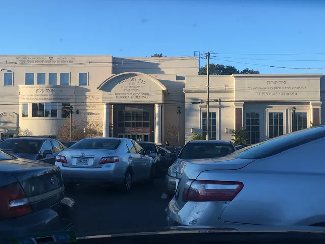Beth Medrash Govoha of America Parking