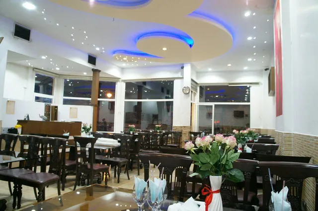 Laleh Sefid Restsurant