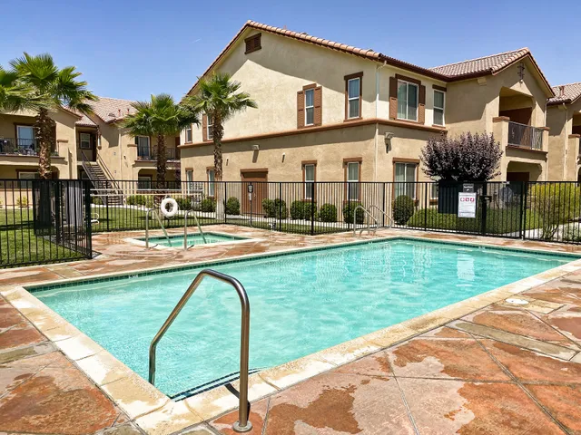 La Mirage Apartment Homes