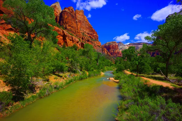 Emerald Pools Trailhead