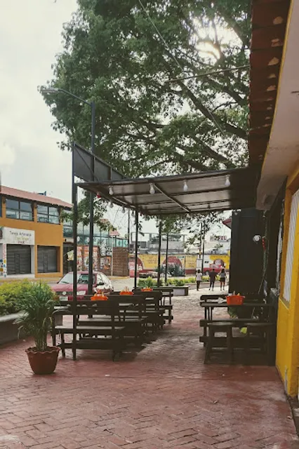 Snowball Crepas & Burgers