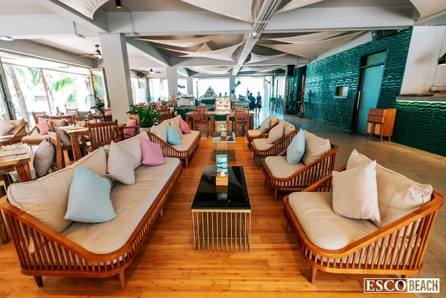 Esco Beach, Bar Lounge & Restaurant
